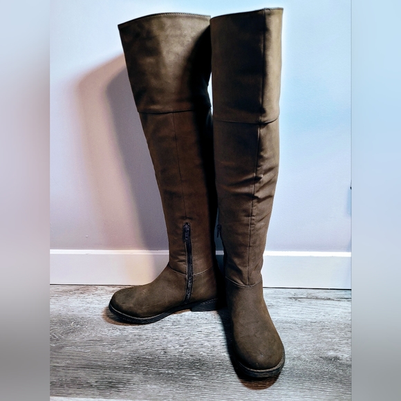 Steve Madden Boots - Picture 1 of 3